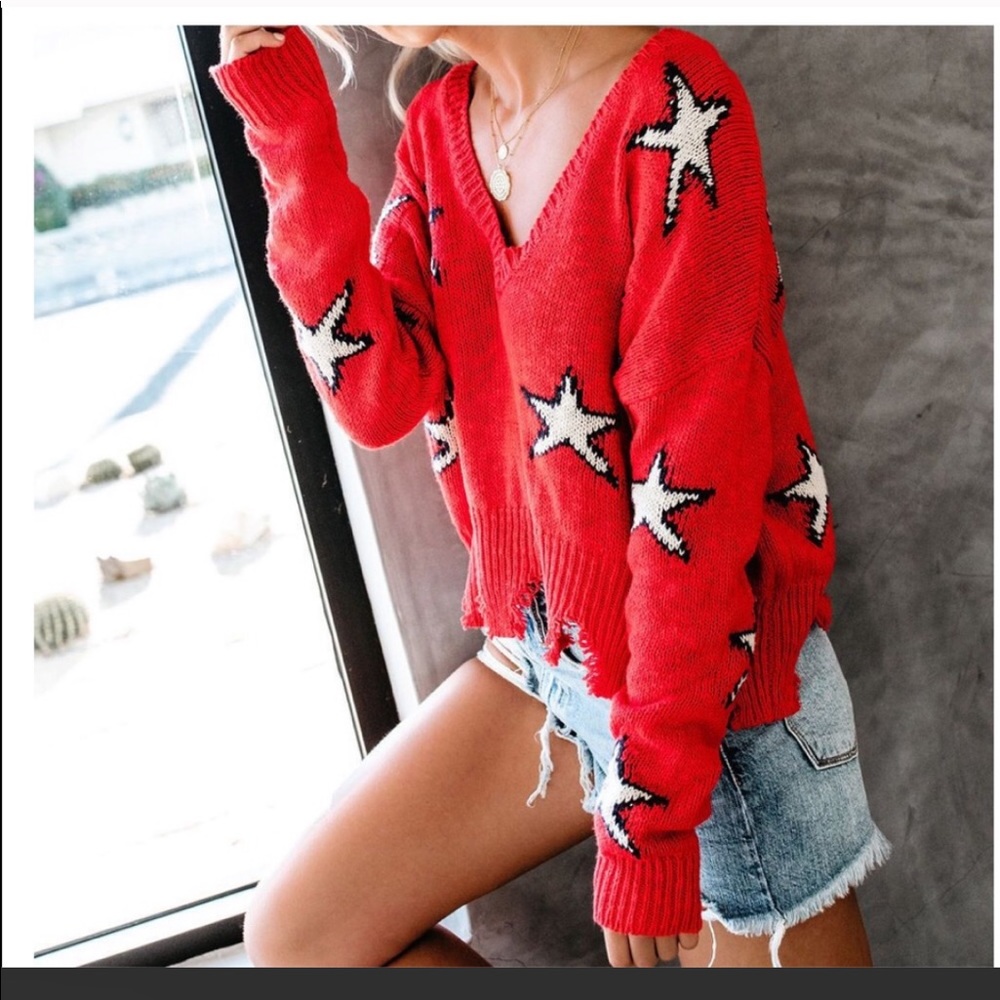 Red Star Patterned Women's Sweater - Picture 4 of 8